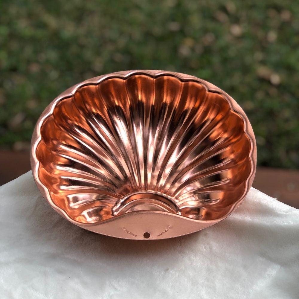 Vintage copper tone shell design mold